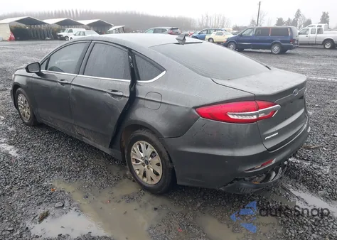2020 Ford Fusion S z USA, uszkodzony, nr VIN 3FA6P0G79LR171378